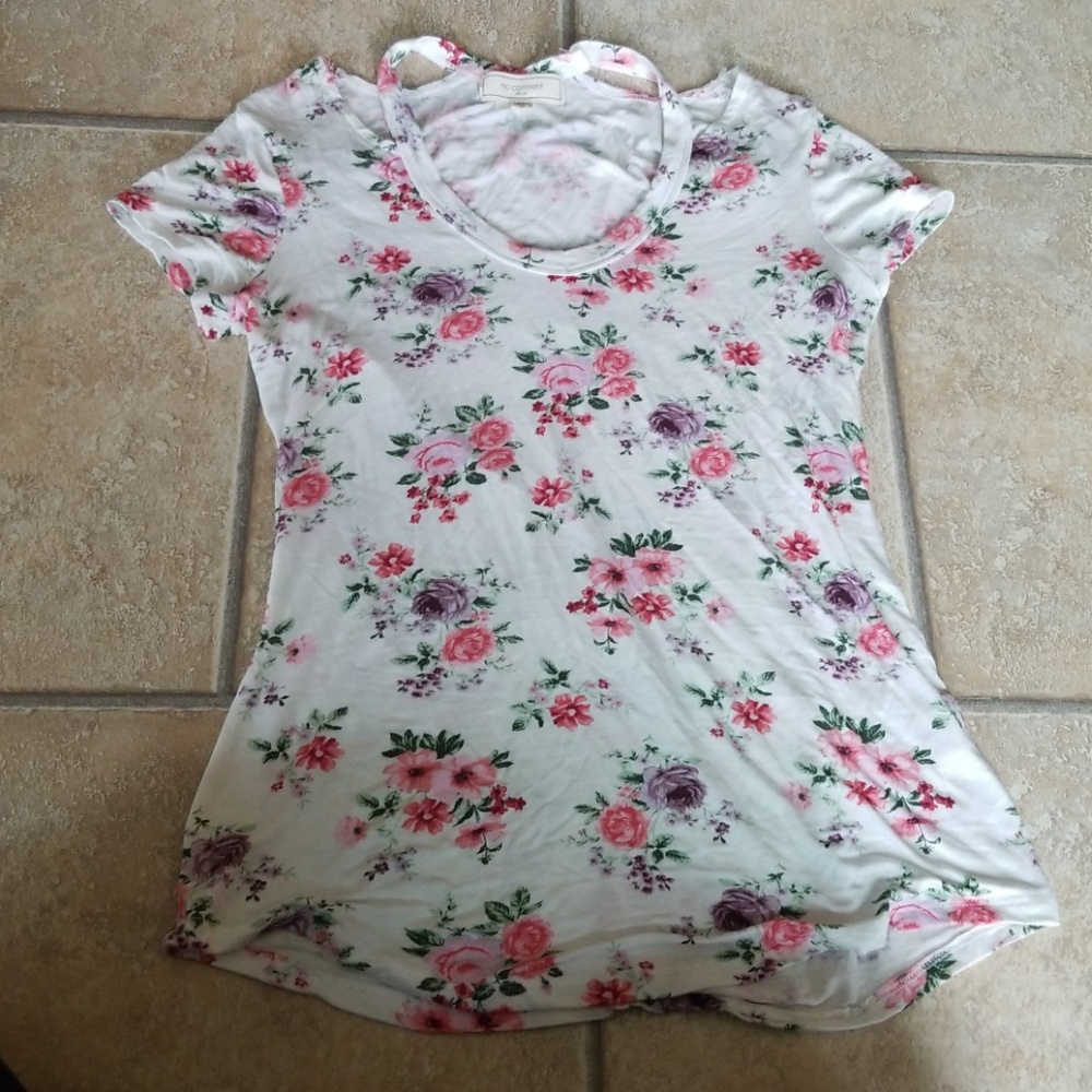 Pretty floral tee, worn once MED